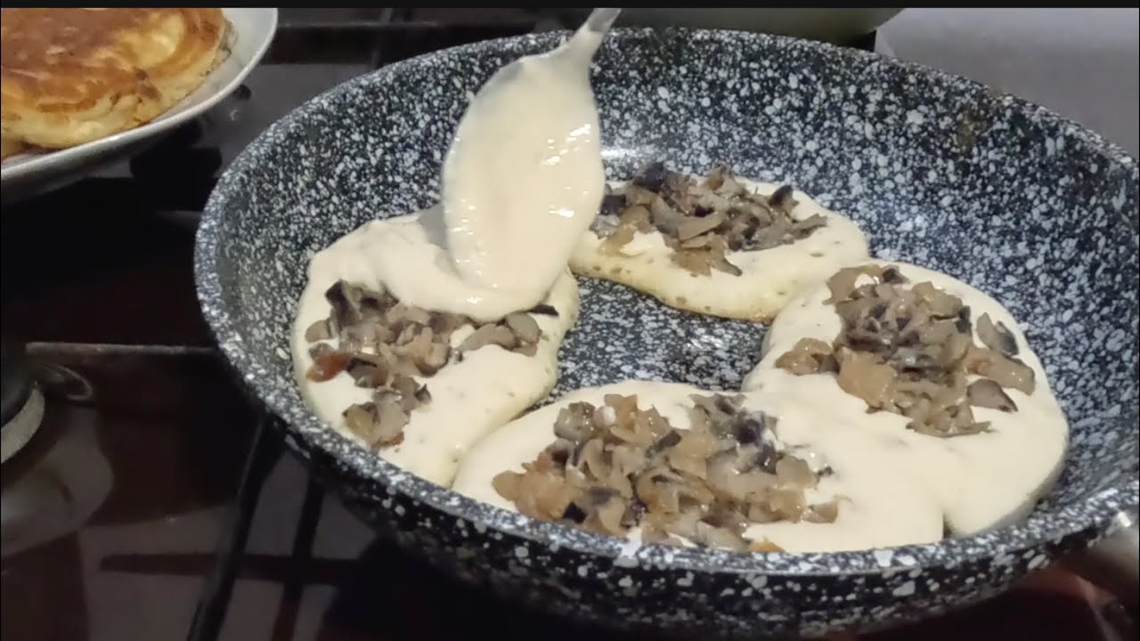 Оладки з солоними грибами. Не печіть їх, бо не зможете зупинитись, з'їсте всі!🙂