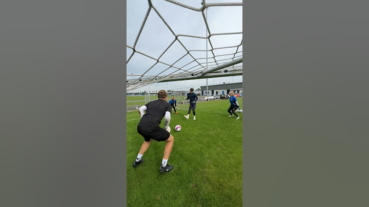 1V1 DRILL FOR 3 KEEPERS 🤯 #goalkeeper #shorts