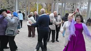 картинка: И не бывает слишком поздно для любви... 19.10.25...