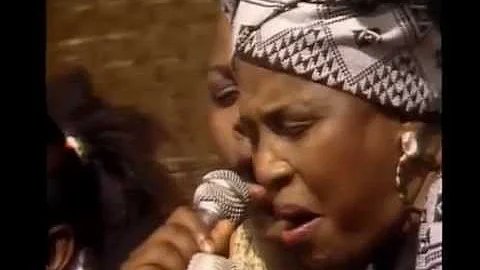 Miriam Makeba -    The Retreat Song (Jikele Maweni) LIVE Graceland Concert)