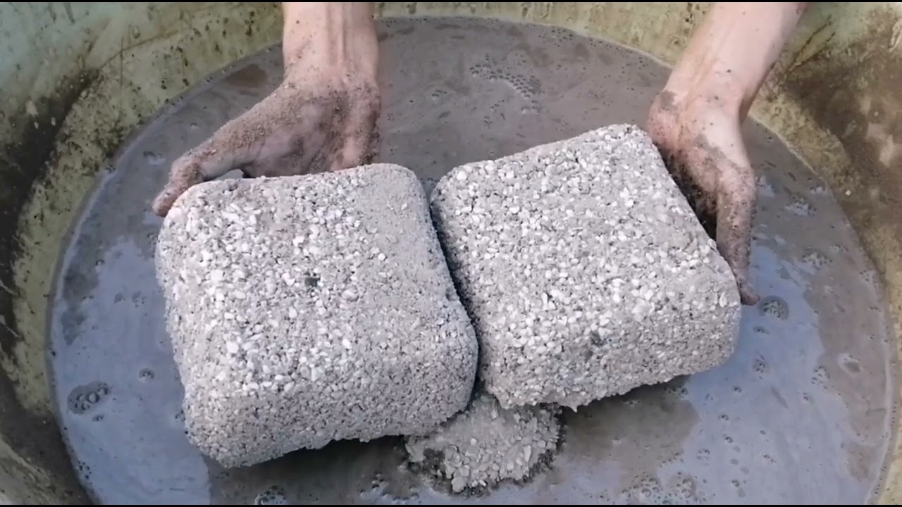 White grainy sand mini biscuits dry crumbling in tub+wet crumbling 💦💦😴👌