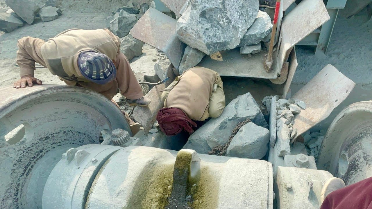 Stone Crusher Machine: A Giant at Work |The Power of Stone: Machine Working in Action