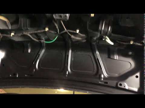 Пружина крышки багажника автомобиля Chevrolet Cruze (седан)