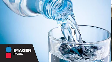 ¿Qué le ocurre a su cuerpo cuando empieza a beber agua alcalina?