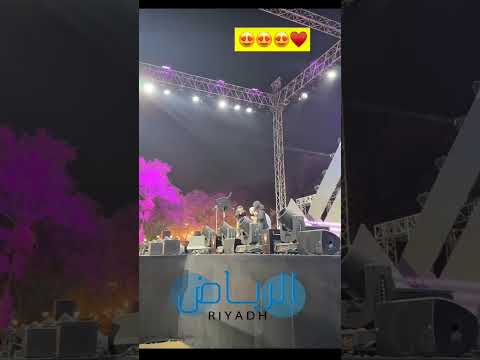 ناهي والبنات في مسرح الرياض