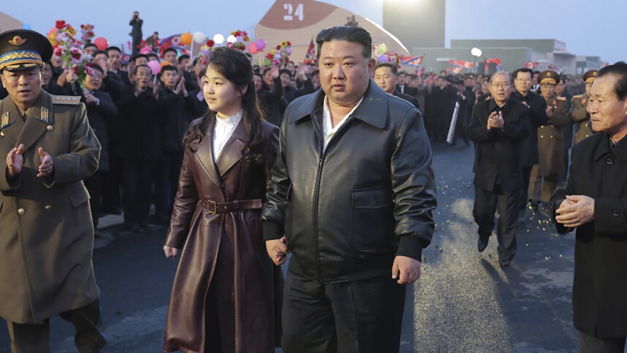 Ким Чен Ын с дочерью побывал на учениях десантников КНДР