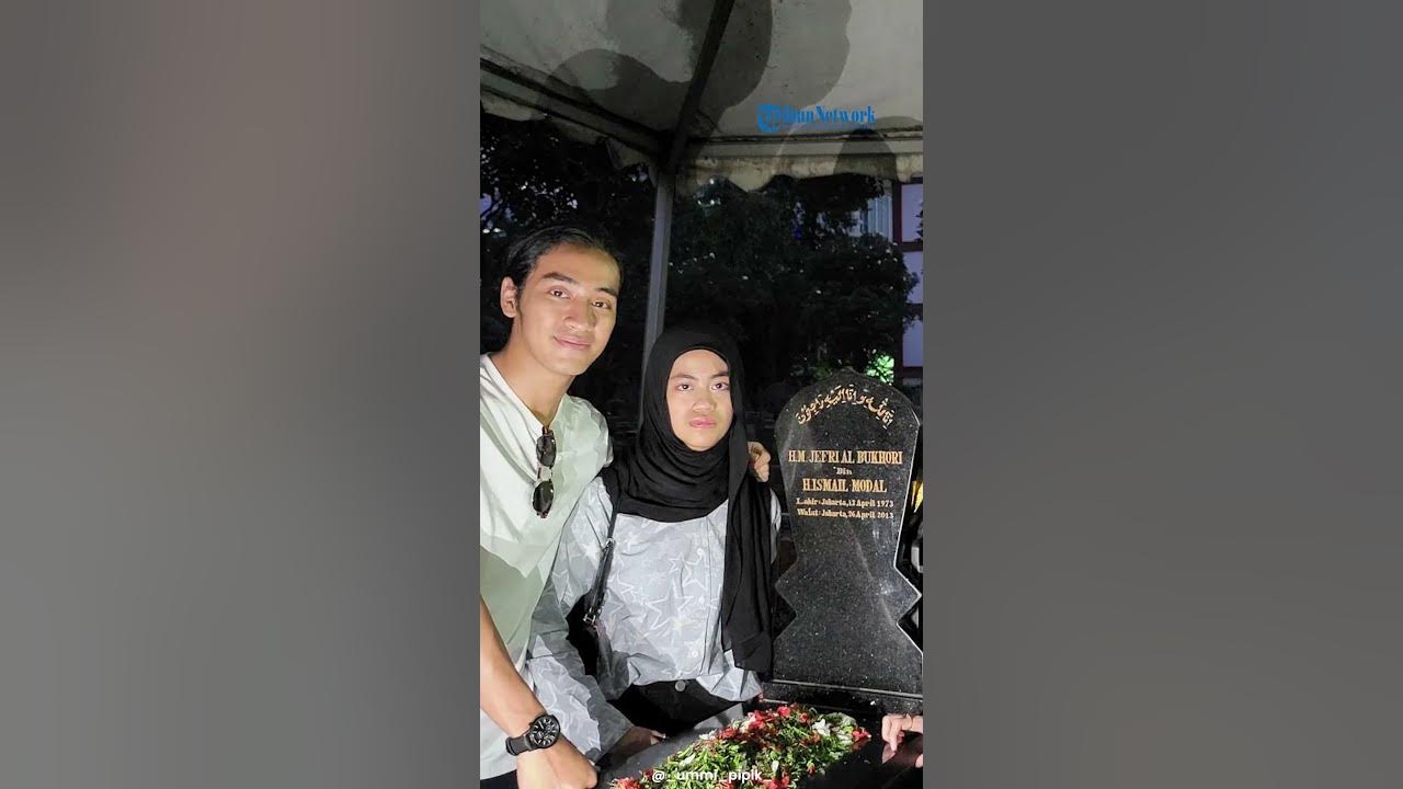 Momen Abidzar dan Umi Pipik Lebaran, Ziarah Ke Makam Uje di Hari Kedua Idul Fitri