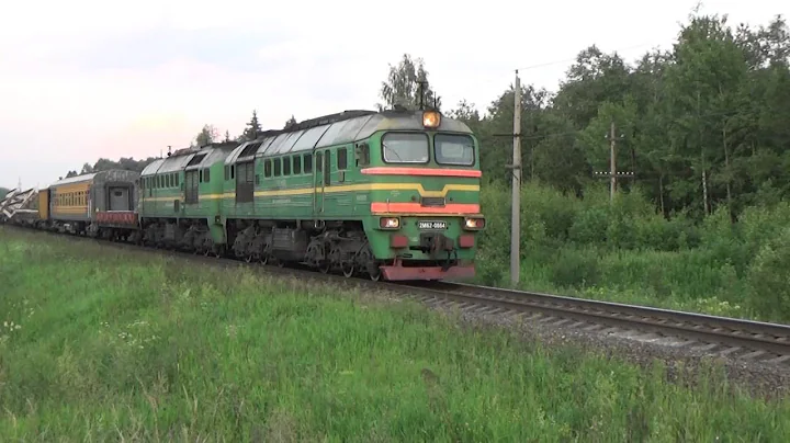 2М62-0864 с хоз. поездом.