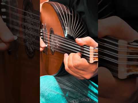 عود طراز شامي 32 من خشب الوينقي الالماني والسيدر الكندي مع تطعيمات من الزخارف بالصدف الازرق