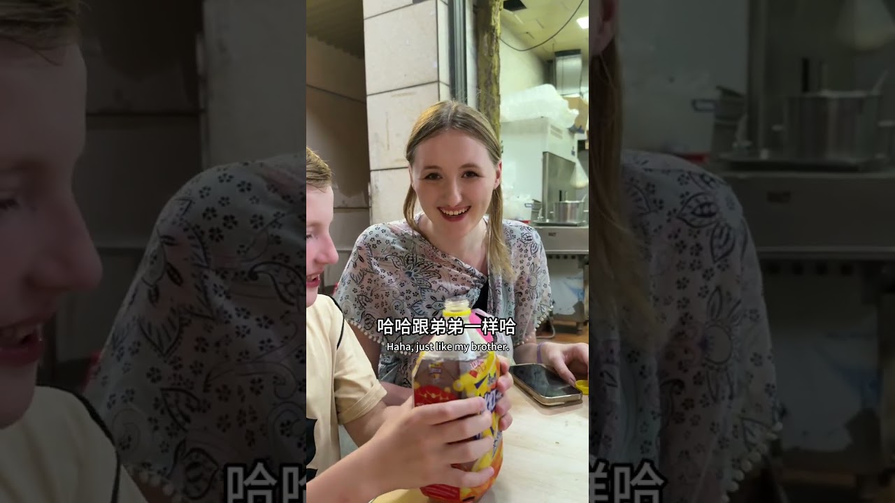 俄羅斯丈母娘來中國第一次吃榴蓮，感嘆在中國都是男人做飯?女人在這真是太幸福了！