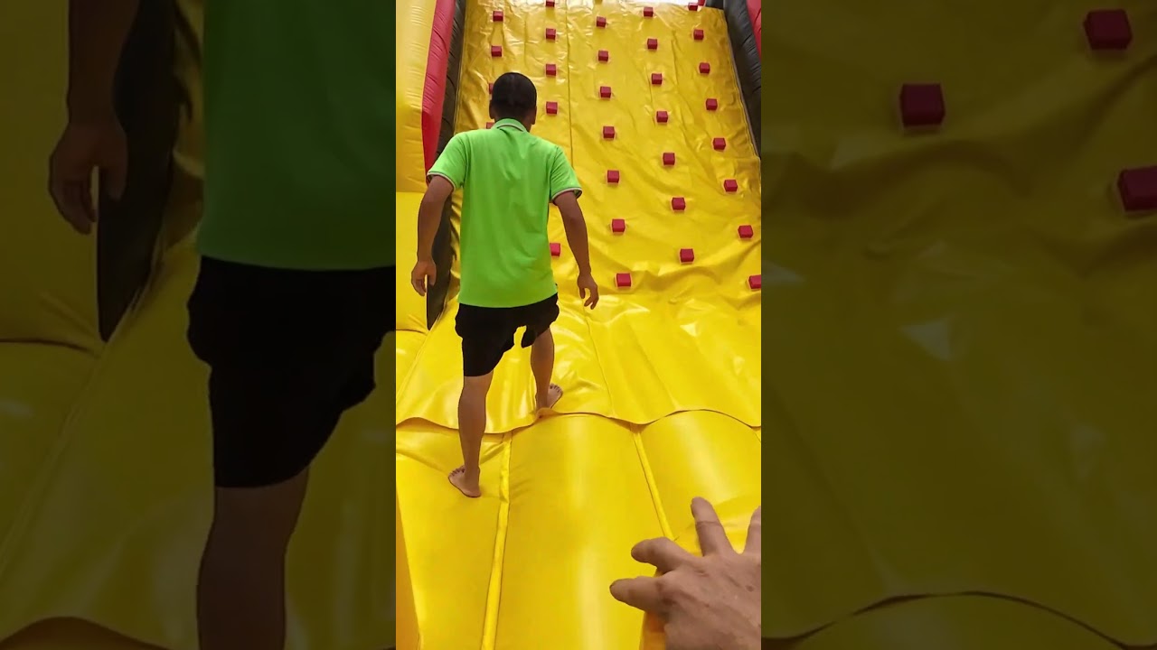 Follow me and experience the fun of an inflatable obstacle course! 