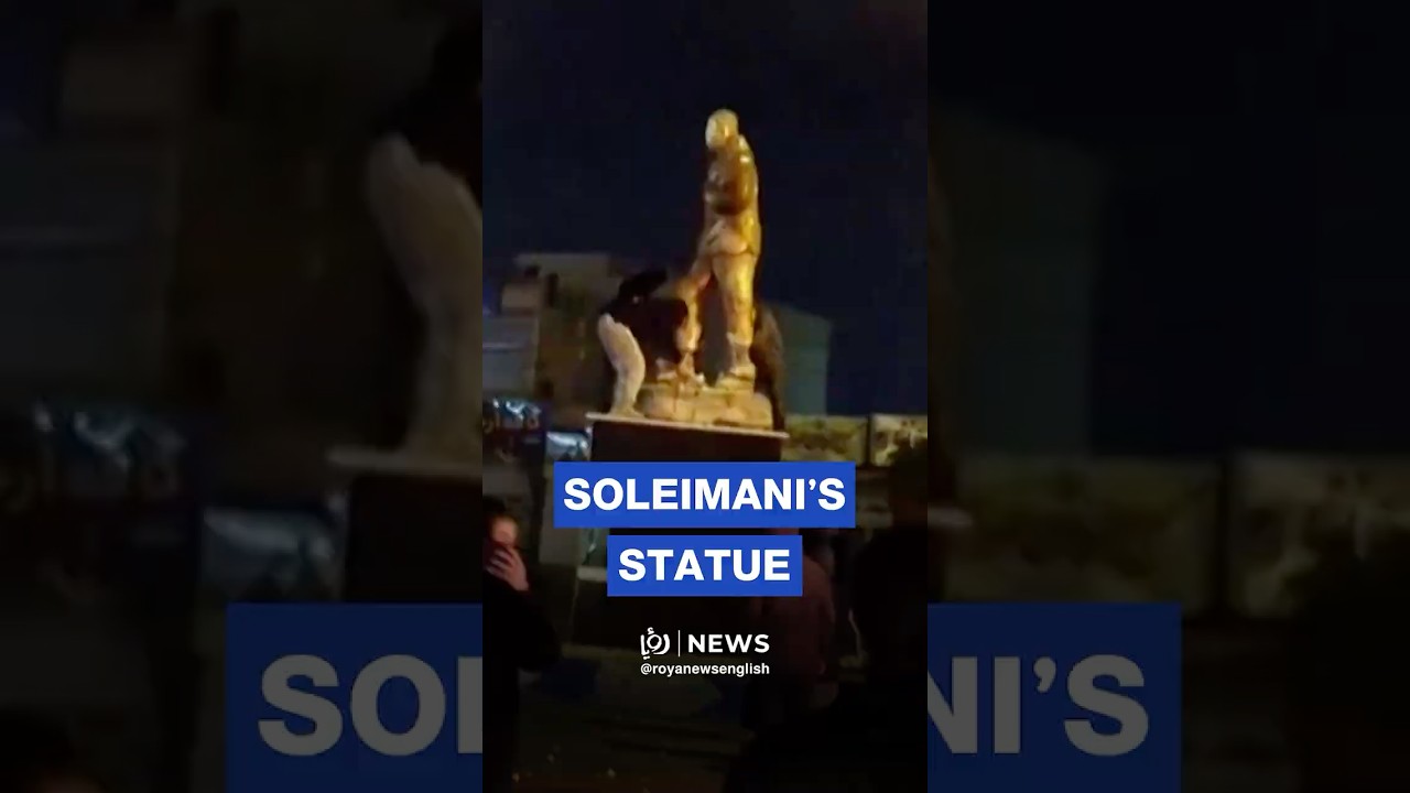 🇮🇷🚨 Protesters topple Qasem Soleimani statue in viral footage