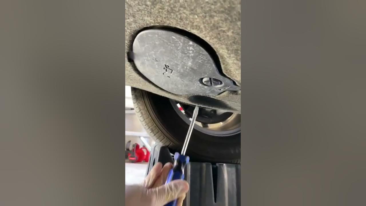 2018 CHRYSLER PACIFICA OIL CHANGE - YouTube