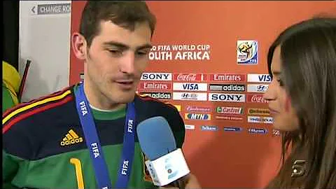 Iker Casillas Kissing Sara Carbonero + BEHIND THE ...
