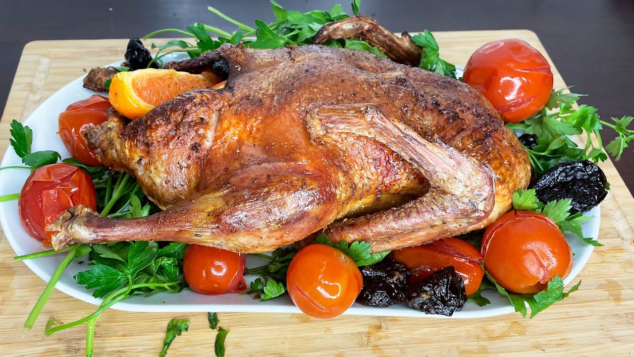 утка с апельсинами в духовке. утка в духовке целиком с яблоками классический. утка в духовке с яблоками и черносливом. гусь фаршированный яблоками. утка фаршированная яблоками.