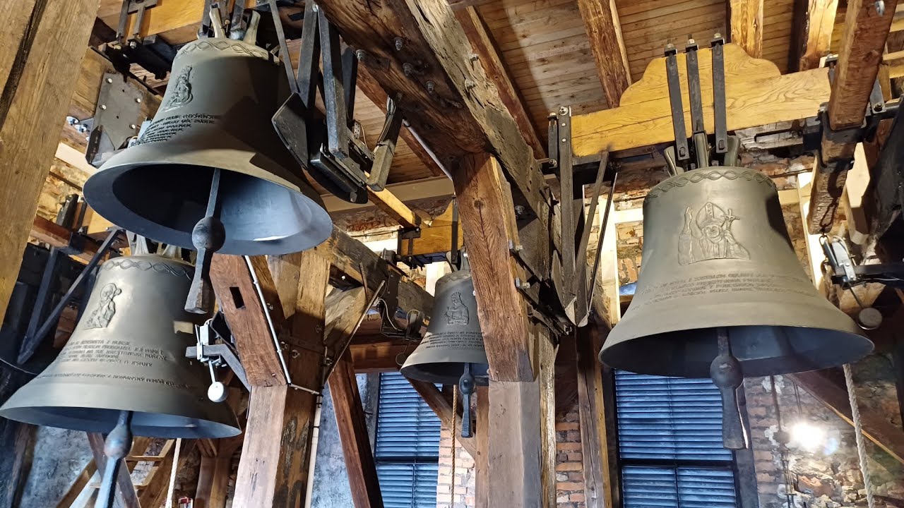 Karwina [CZ] - Dzwony kościoła pw. Podwyższenia Krzyża Świętego / Karvina - Farní kostelní zvony