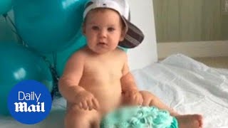 Baby pees on his birthday cake during photoshoot - Daily Mail