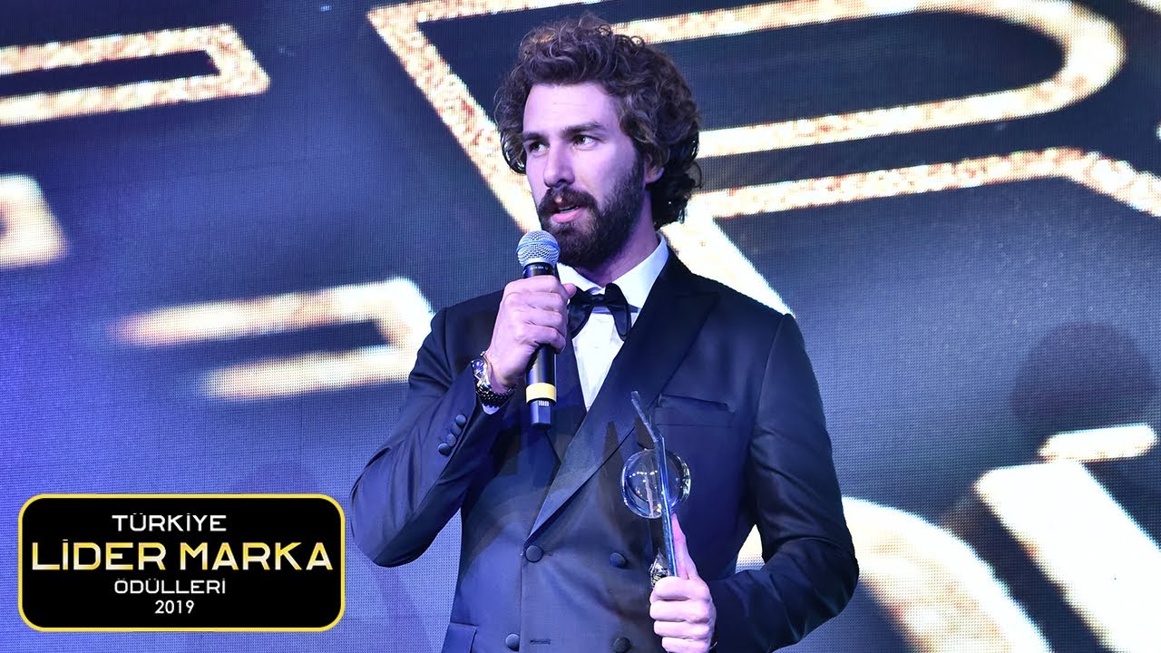 FURKAN PALALI / YILIN EN İYİ ROMANTİK KOMEDİ OYUNCUSU ÖDÜLÜ / TÜRKİYE LİDER MARKA ÖDÜLLERİ