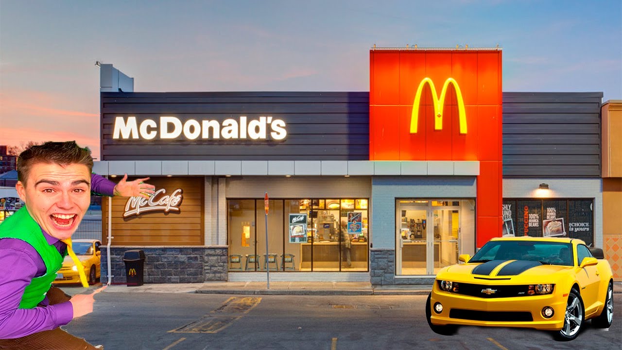 Полицейский объясняет правила дорожного движения мотоциклисту (забавное видео)