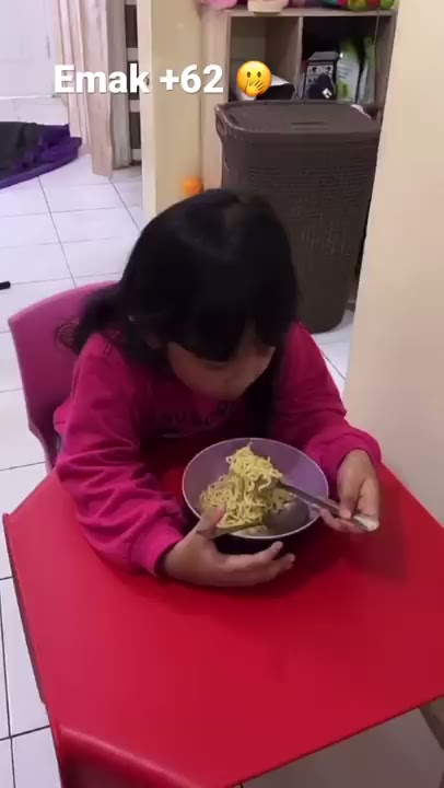 MAKAN APAPUN HARUS PAKAI NASI