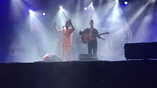 Video thumbnail of "Taburete - Caminito a motel - Final de concierto Starlite 2021"