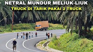 Truck Mati Mesin Mundur Meliuk-liuk Sampai Masuk Beram