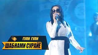 Ormondagi yalangoch xotinning fotosurati