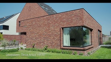 Speelse aardrode patronen in een groen kader