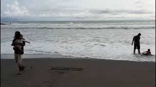 Suasana Pemandangan Sunset Ombak Pantai Selatan Menikmati matahari terbenam di laut Debutan angin