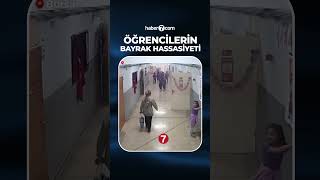 Minik öğrencilerin bayrak hassasiyeti.