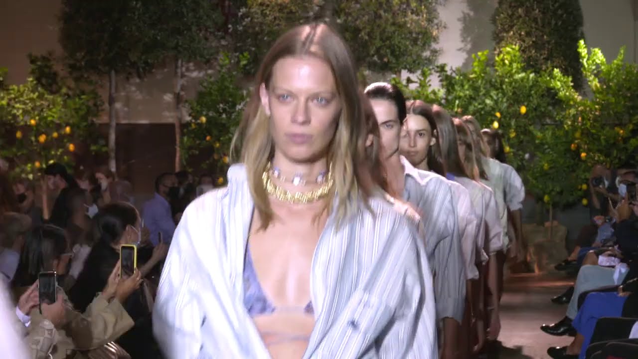 Etro Spring Summer 21 Women S Collection Fashion Show Youtube