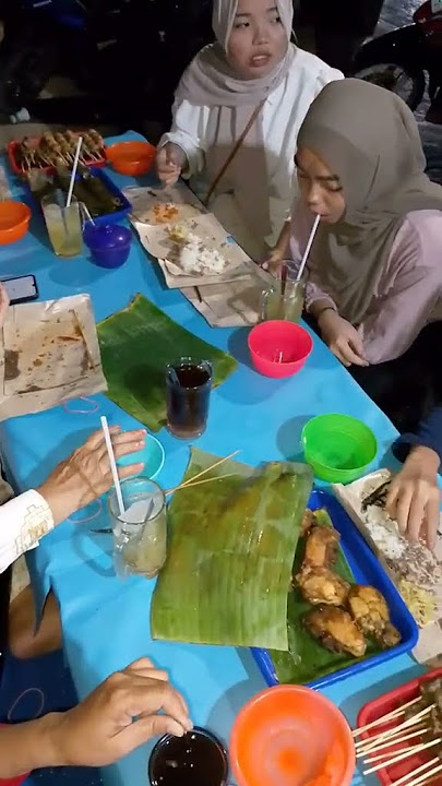 Menikmati Nasi Megono depan SMA Negeri Comal bersama keluarga #lebaran #mudik