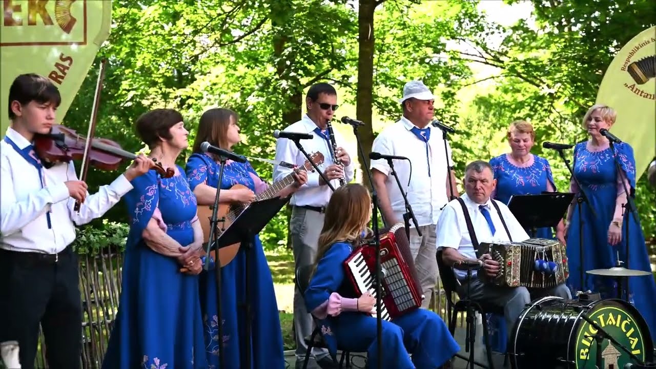 „Ant melsvo ežero bangų“ Šilalės KC Bijotų salės kapela „Bijotaičiai“