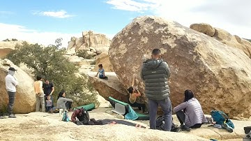 West Face - Right (sit) V2 | Joshua Tree bouldering