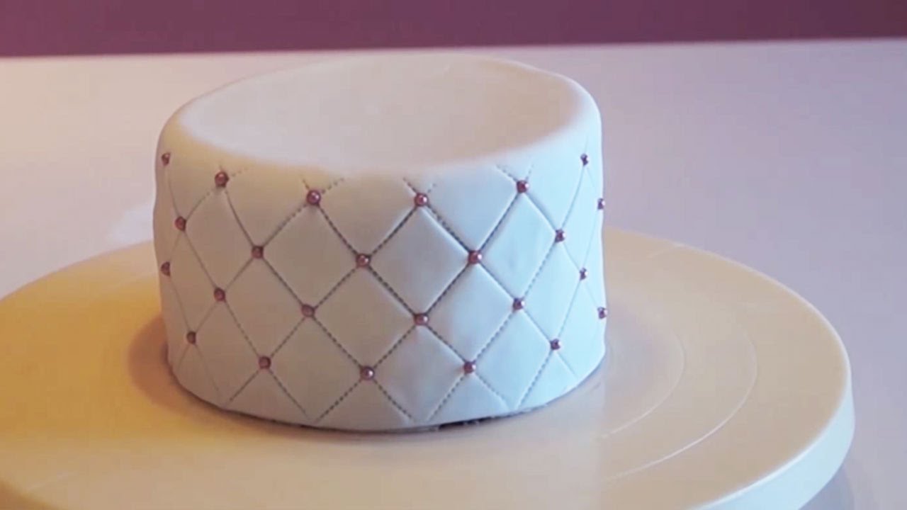 Cake Design Tutoriel Effet Matelasse Pate A Sucre Youtube