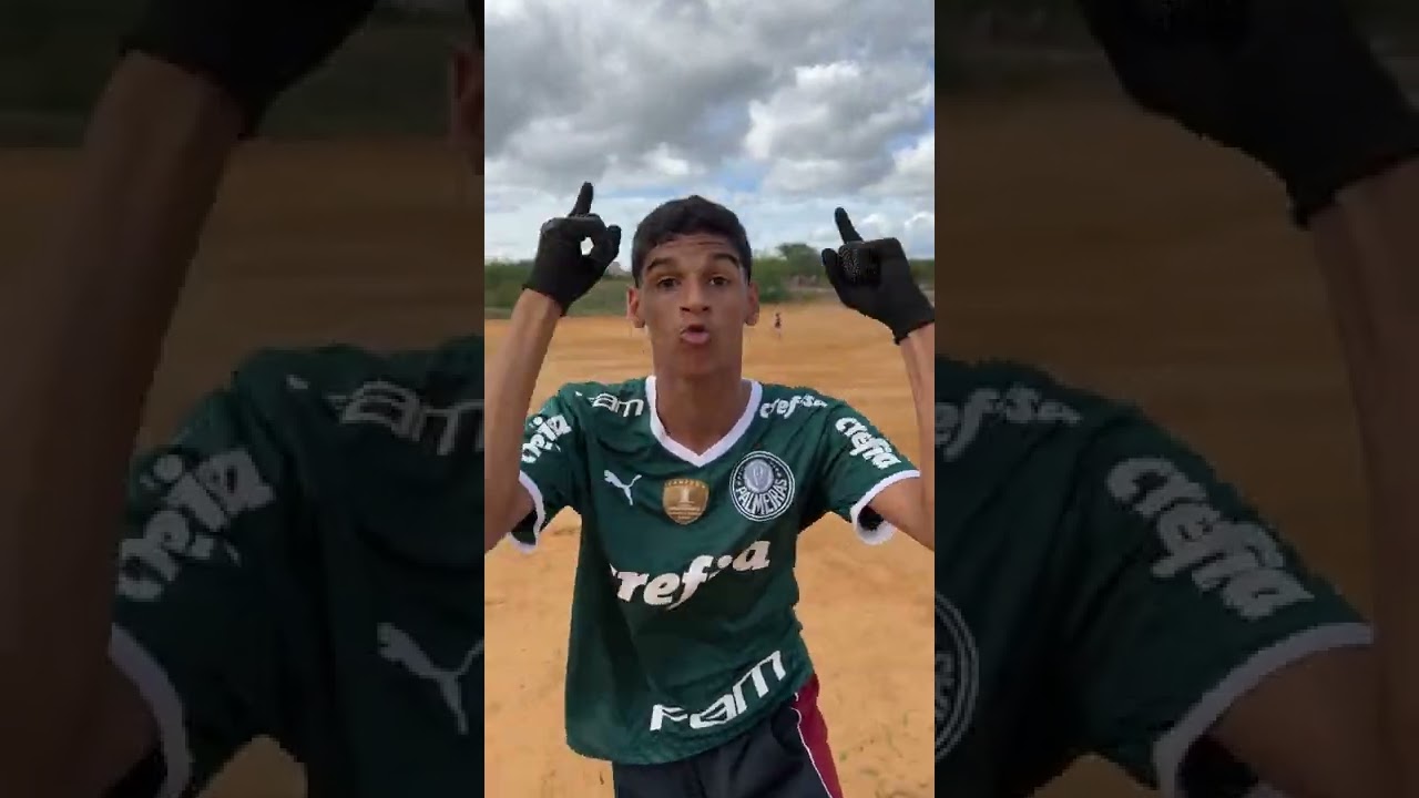 Luva de Pedreiro posta vídeo com camisa do São Paulo e avisa que
