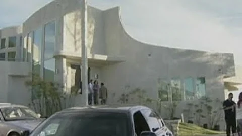 Paris Hilton shops for gems for Oscar night