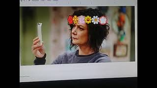 A new flower crown edit of Darlene holding (string) cheese 🧀 screenshot 3