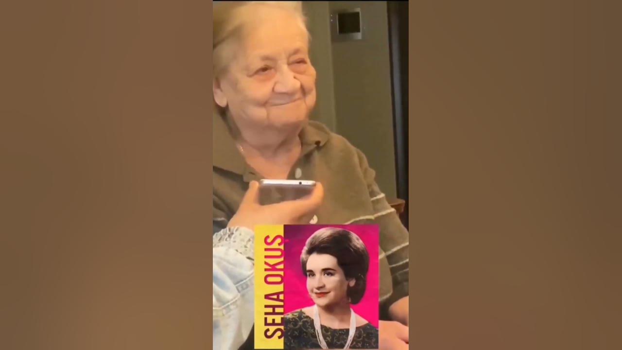 Seha Okuş yıllar önce seslendirdiği "Hasretinle Yandı Gönlüm" şarkısını dinlerken duygulanıyor.