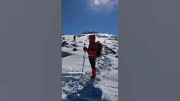 انکه درپایان خط منتظرتوست خودتویی چشم انتظارکسی جزخودت نباش 