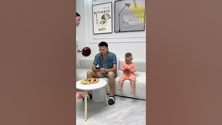 Baby Plays With Mobile Phone And Won’T Sleep, Mom Can Solve The Problem With One Trick! #funny #cute