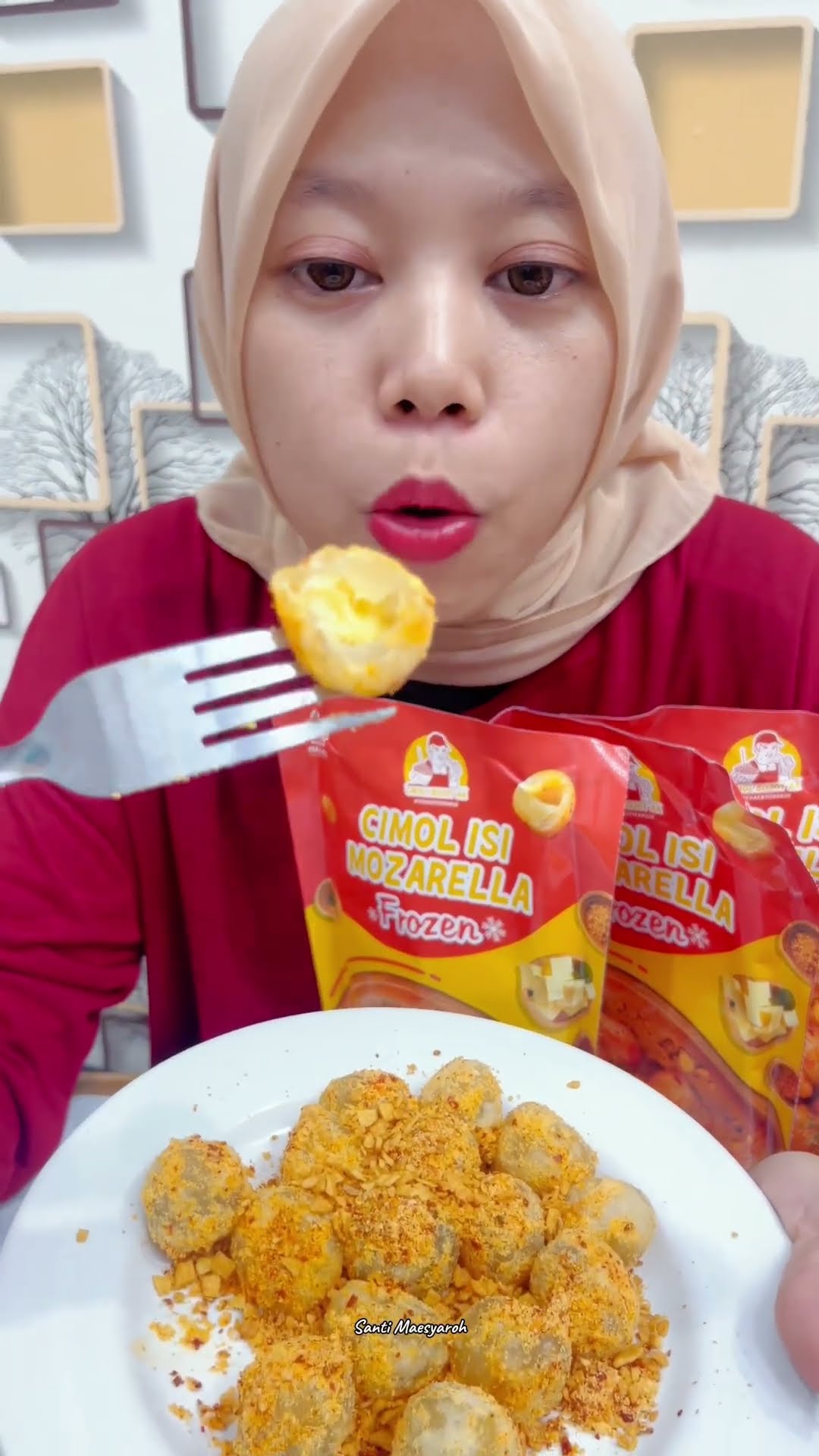 Gak mau berhenti kalau udah nyemil Cimol Isi Mozarella dari Cimol Bojot ...