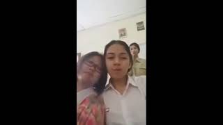 NAKAL...Beredar Video Siswi Cantik Bandung Merokok di Kelas