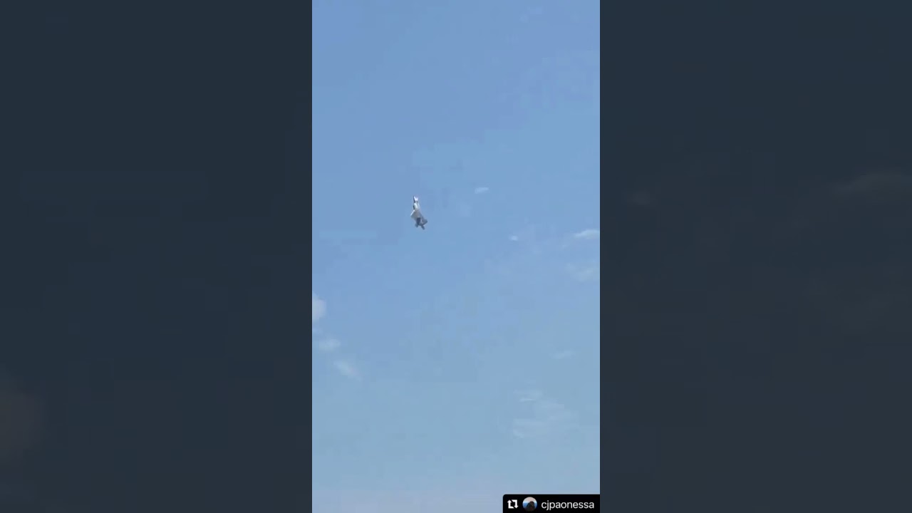 Caça F-22 em Performance