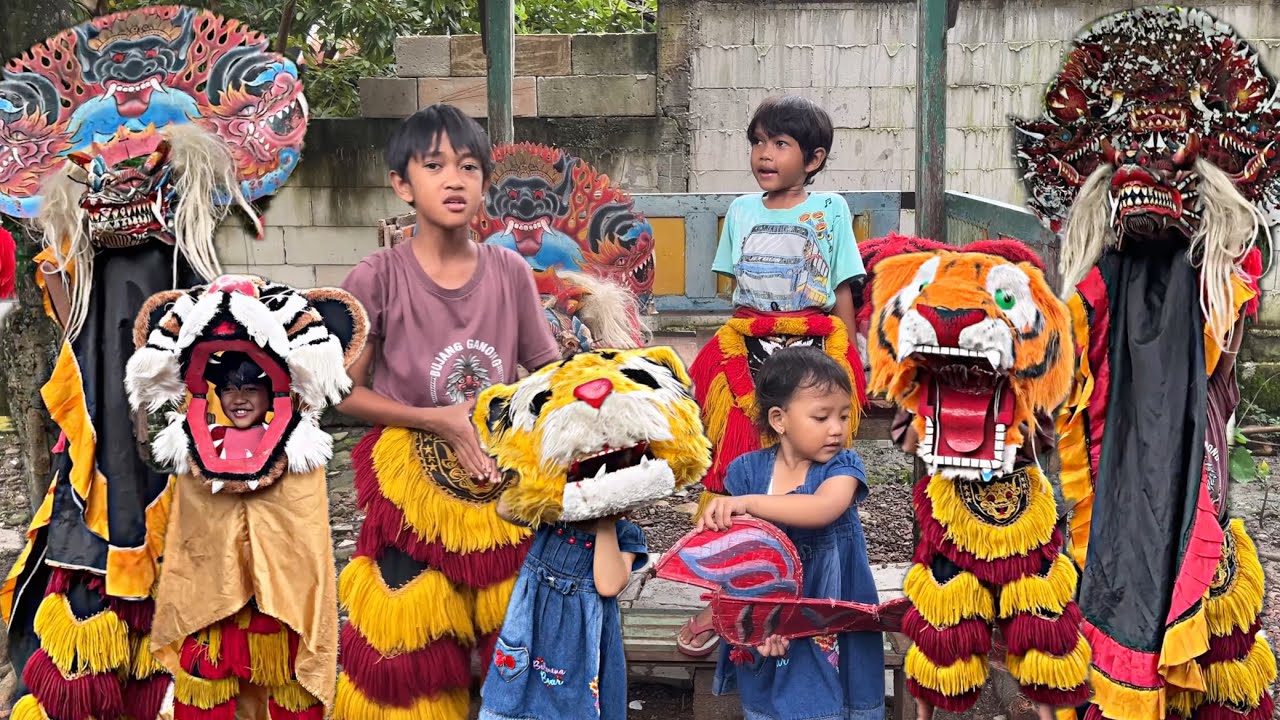 TRIO PEMBARONG BOCIL SERU SERUAN BERMAIN BARONGAN DEVIL,BARONGAN MACAN,JARANAN DI LINCAK