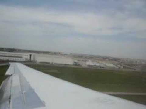 AA Landing At Chicago O'Hare