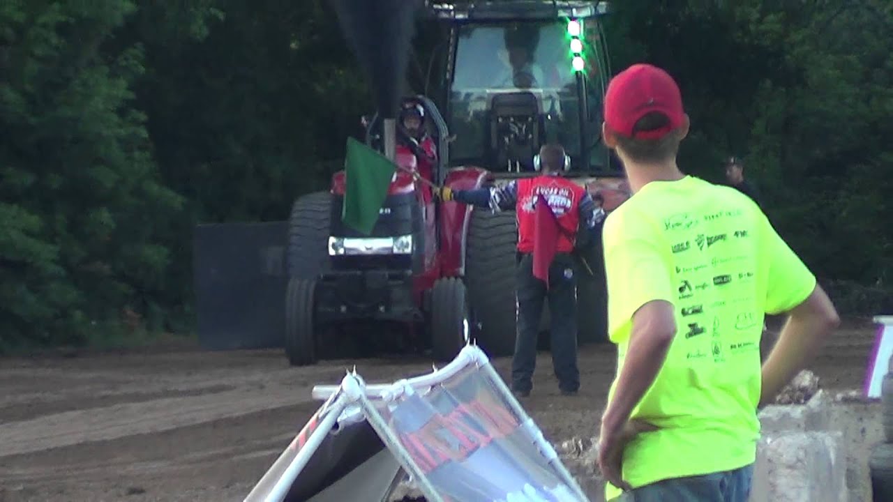 Well Spent Pulling Tractor Mazomanie, WI 2013 YouTube
