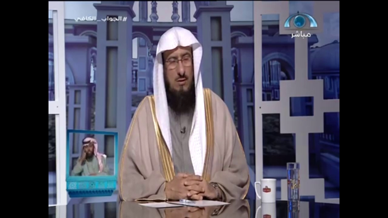 يعمل في أوروبا ويُمنع من أداء الصلاة أثناء الدوام، فهل له أن يجمعها؟