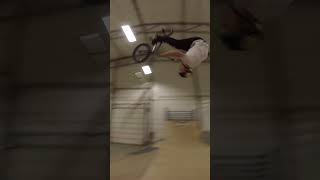 After a million tries into The Foampit i pulled this barrel roll barspin #bmx #bike #mtb