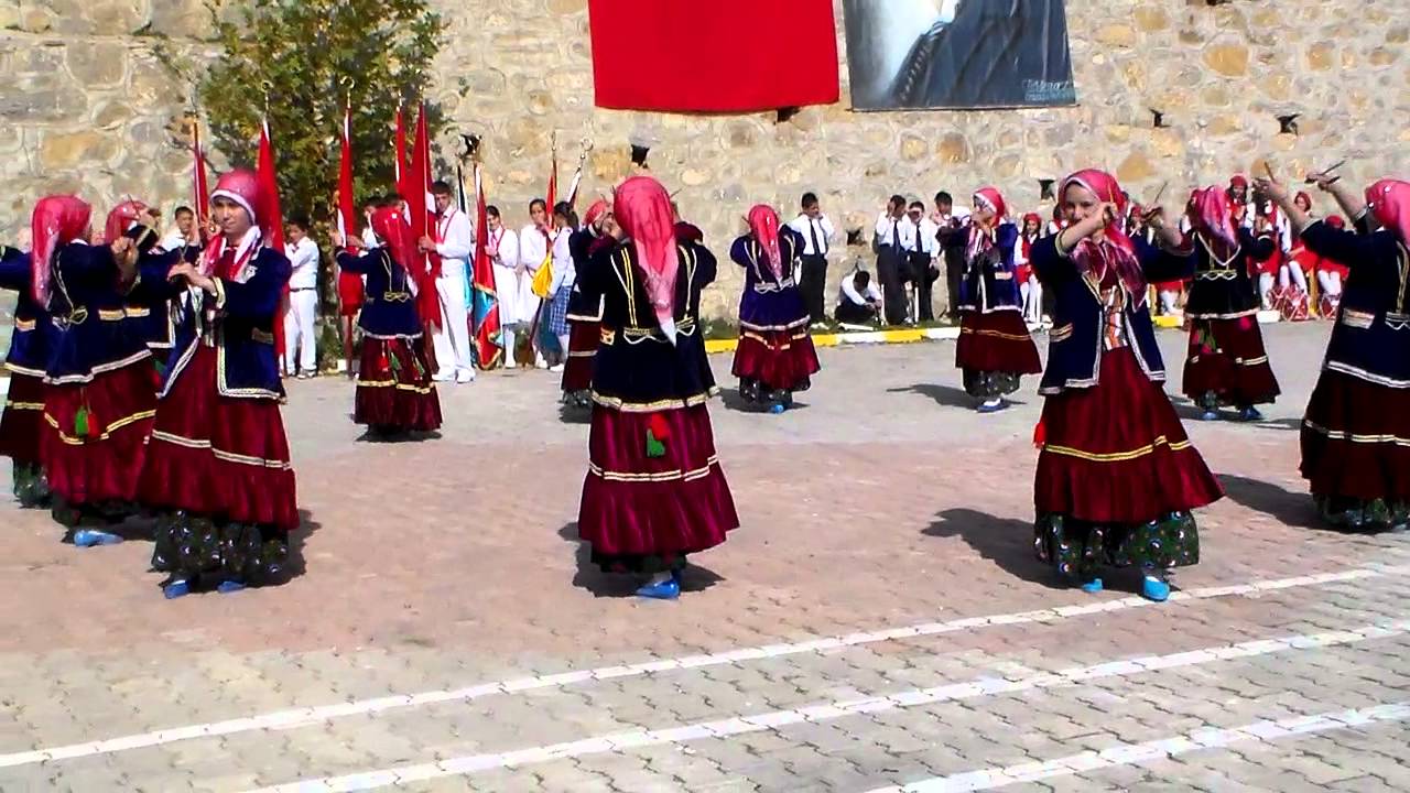Sarıveliler Yunus Emre Lisesi HalkOyunları